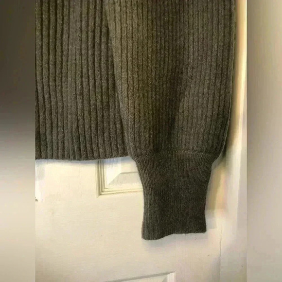 Venus Women’s Sweater size Large - Picture 6 of 16